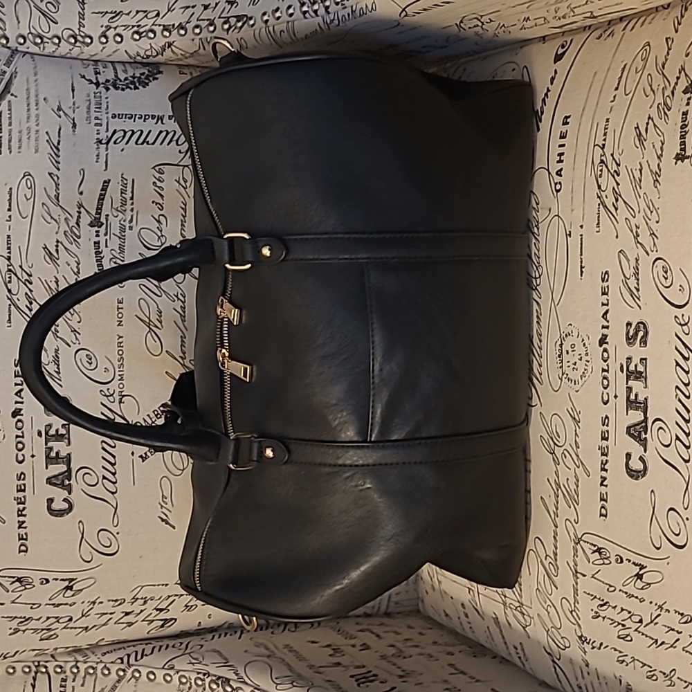 Weekender Bag - Picture 3 of 8